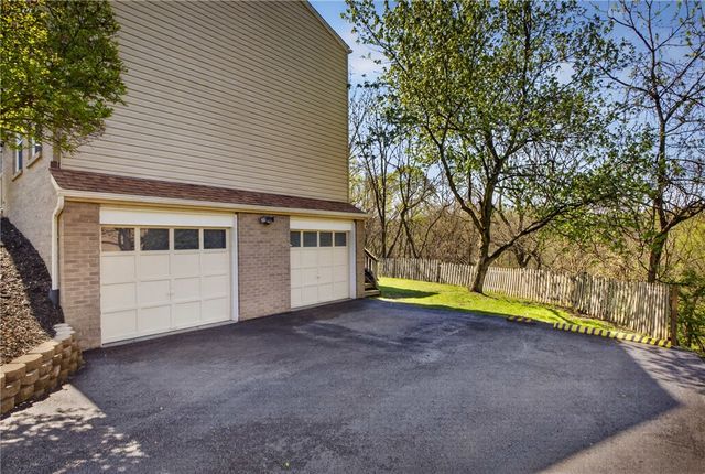 1774 Norsen Dr, Upper St Clair, PA 15243