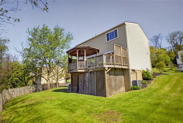 1774 Norsen Dr, Upper St Clair, PA 15243