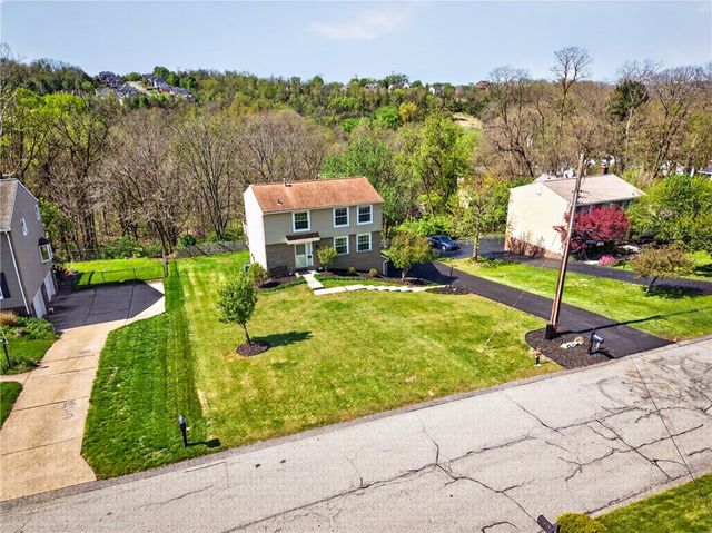 1774 Norsen Dr, Upper St Clair, PA 15243