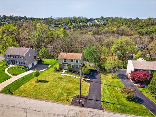 1774 Norsen Dr, Upper St Clair, PA 15243