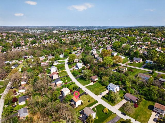 1774 Norsen Dr, Upper St Clair, PA 15243