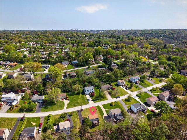 1774 Norsen Dr, Upper St Clair, PA 15243