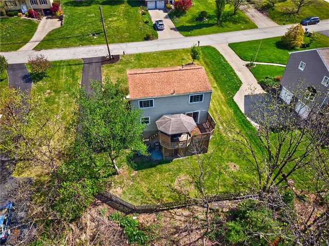 1774 Norsen Dr, Upper St Clair, PA 15243