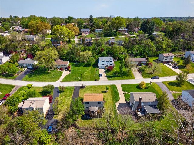 1774 Norsen Dr, Upper St Clair, PA 15243