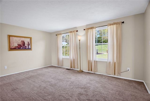 1774 Norsen Dr, Upper St Clair, PA 15243