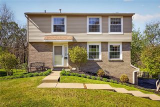 1774 Norsen Dr, Upper St Clair, PA 15243