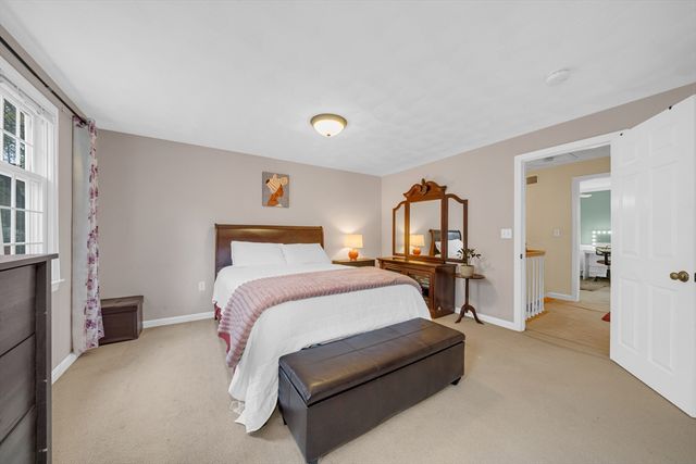 855 Wellman Ave 855, Chelmsford, MA 01863