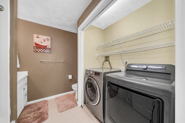855 Wellman Ave 855, Chelmsford, MA 01863