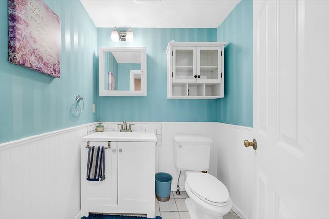 855 Wellman Ave 855, Chelmsford, MA 01863