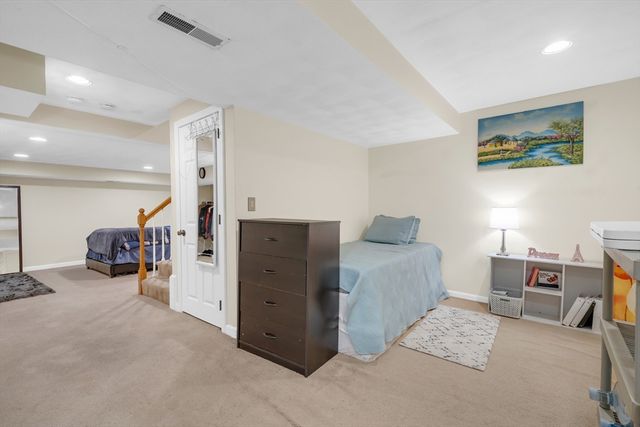 855 Wellman Ave 855, Chelmsford, MA 01863
