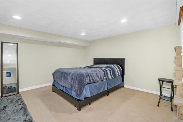 855 Wellman Ave 855, Chelmsford, MA 01863