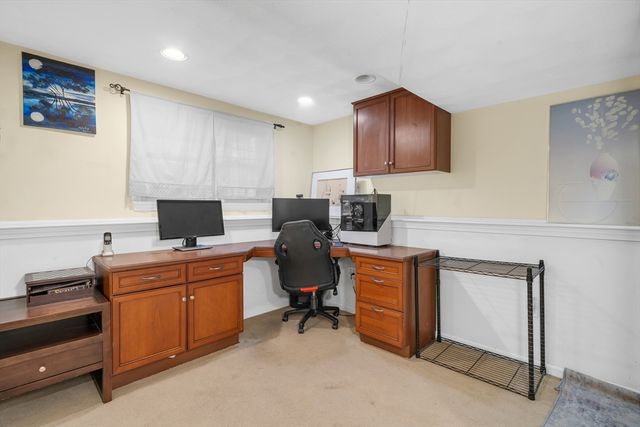 855 Wellman Ave 855, Chelmsford, MA 01863