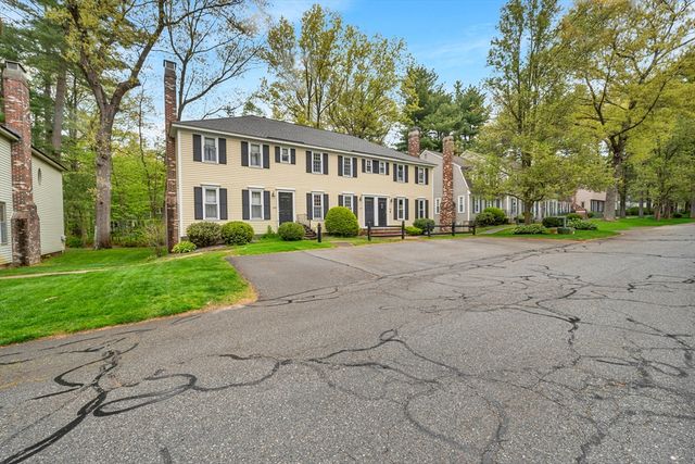 855 Wellman Ave 855, Chelmsford, MA 01863