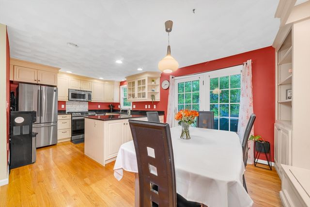 855 Wellman Ave 855, Chelmsford, MA 01863