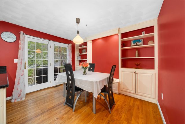 855 Wellman Ave 855, Chelmsford, MA 01863