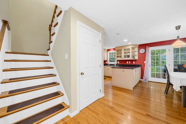 855 Wellman Ave 855, Chelmsford, MA 01863