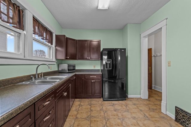 917 W SYCAMORE Street, Kokomo, IN 46901