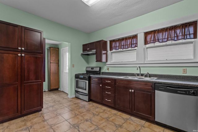 917 W SYCAMORE Street, Kokomo, IN 46901