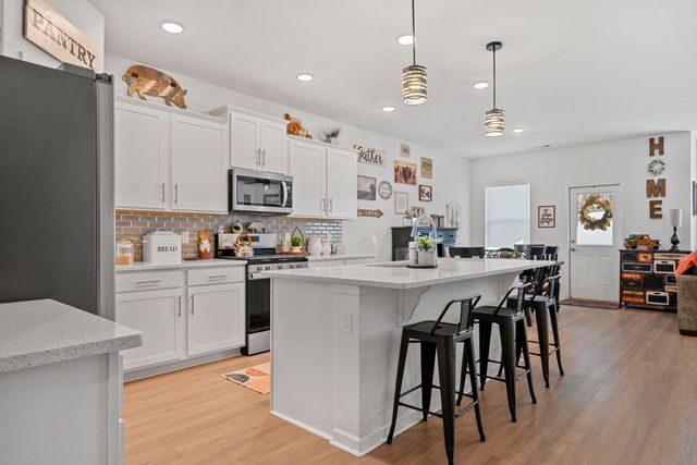 301 Brook Ave, White House, TN 37188