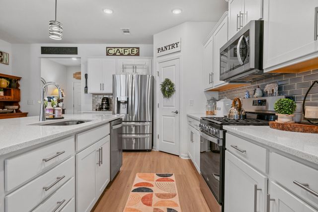 301 Brook Ave, White House, TN 37188