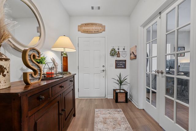 301 Brook Ave, White House, TN 37188