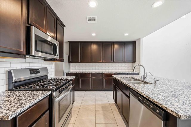 703 Autumn Flats Way, Rosharon, TX 77583