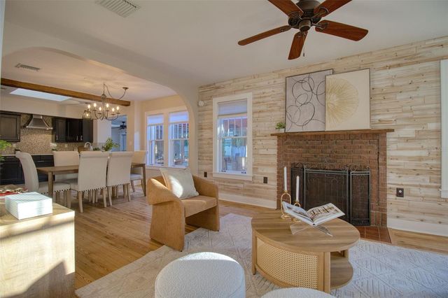 2037 BROADWAY, Clearwater, FL 33755