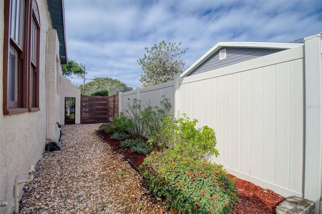 2037 BROADWAY, Clearwater, FL 33755