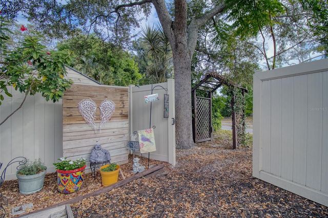 2037 BROADWAY, Clearwater, FL 33755