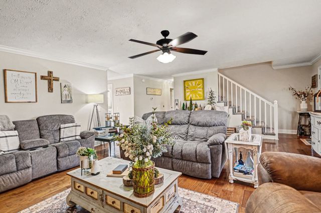 595 White Rd, Portland, TN 37148