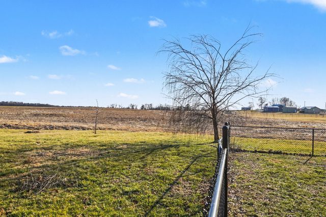 595 White Rd, Portland, TN 37148