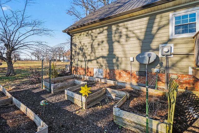 595 White Rd, Portland, TN 37148