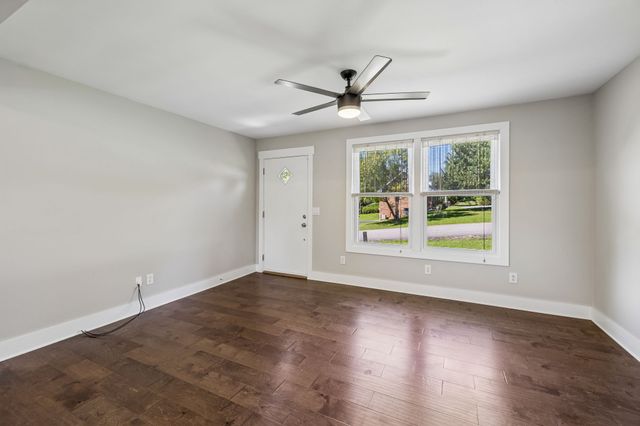 401 Bluebird Ln, Dickson, TN 37055