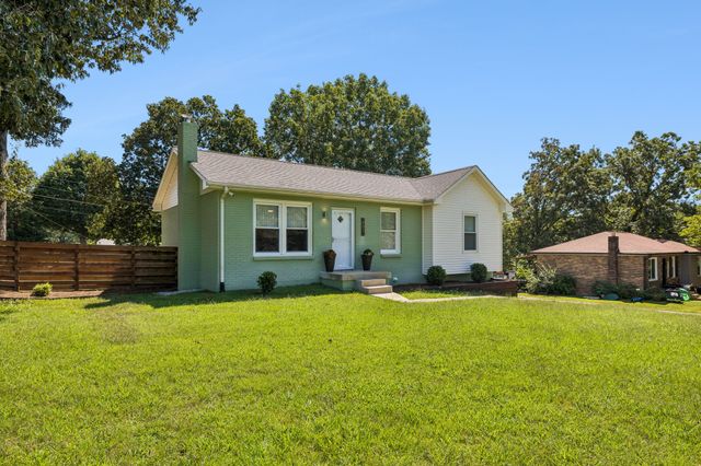 401 Bluebird Ln, Dickson, TN 37055