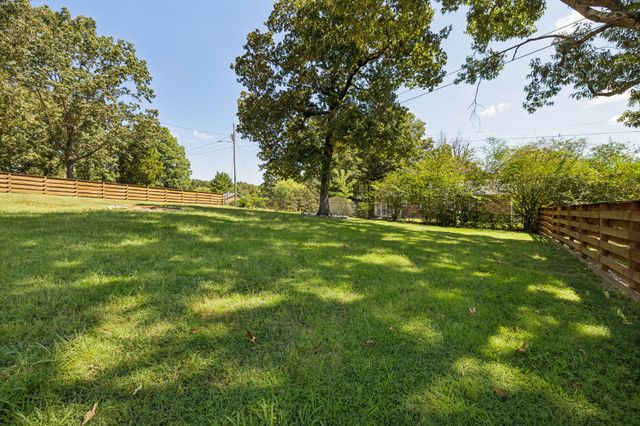401 Bluebird Ln, Dickson, TN 37055