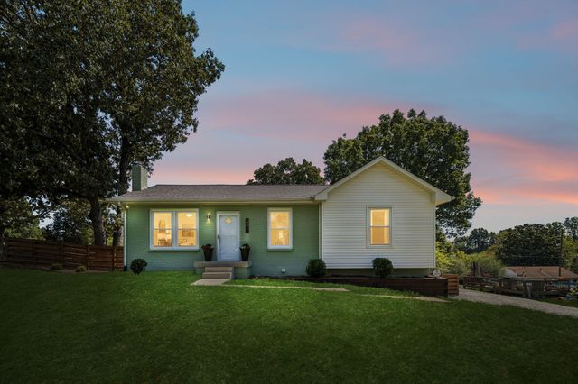 401 Bluebird Ln, Dickson, TN 37055
