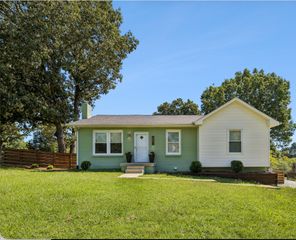 401 Bluebird Ln, Dickson, TN 37055
