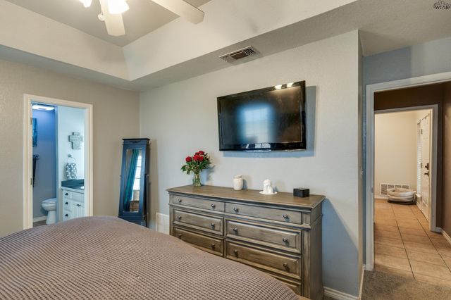 1877 N PETERSON ROAD, Iowa Park, TX 76367