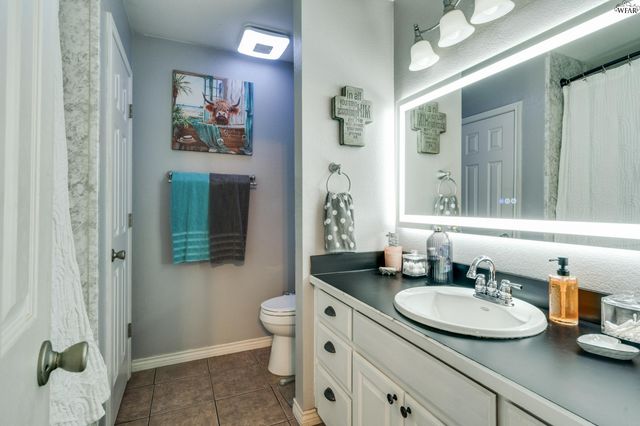 1877 N PETERSON ROAD, Iowa Park, TX 76367