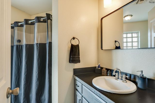 1877 N PETERSON ROAD, Iowa Park, TX 76367