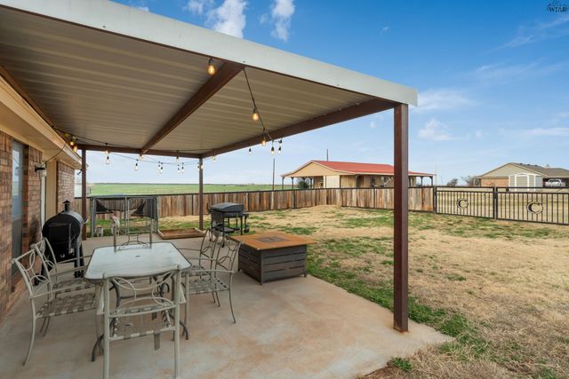 1877 N PETERSON ROAD, Iowa Park, TX 76367