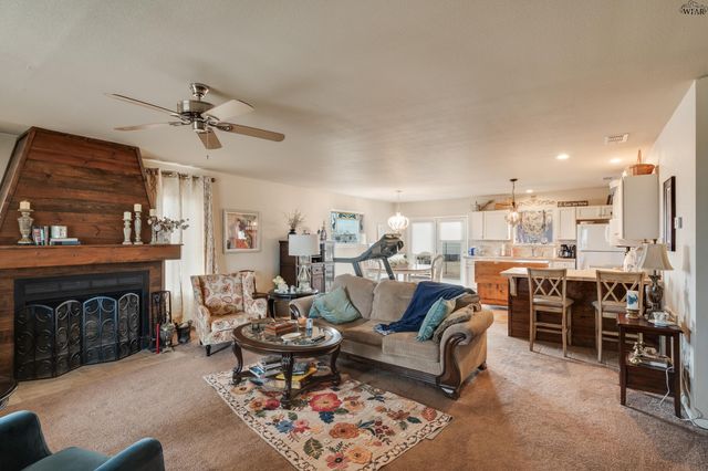 1877 N PETERSON ROAD, Iowa Park, TX 76367