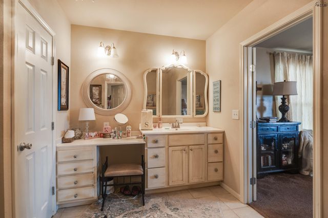 1877 N PETERSON ROAD, Iowa Park, TX 76367