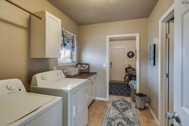 1877 N PETERSON ROAD, Iowa Park, TX 76367