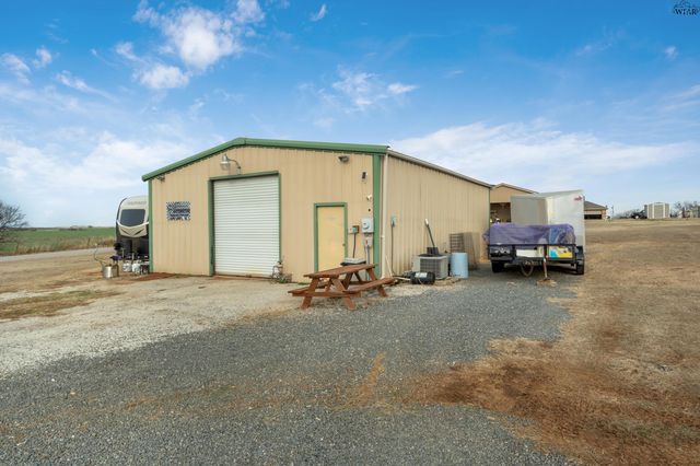 1877 N PETERSON ROAD, Iowa Park, TX 76367