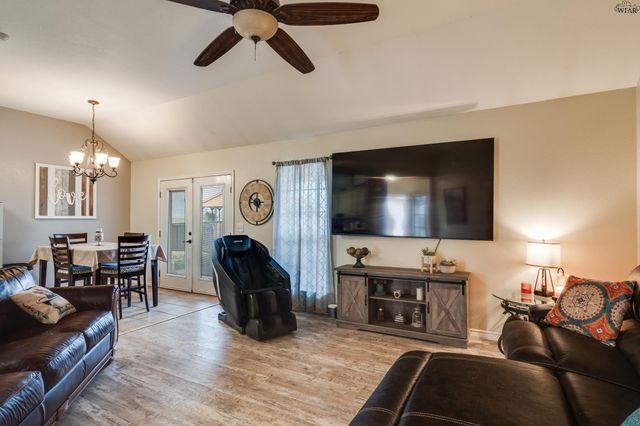 1877 N PETERSON ROAD, Iowa Park, TX 76367