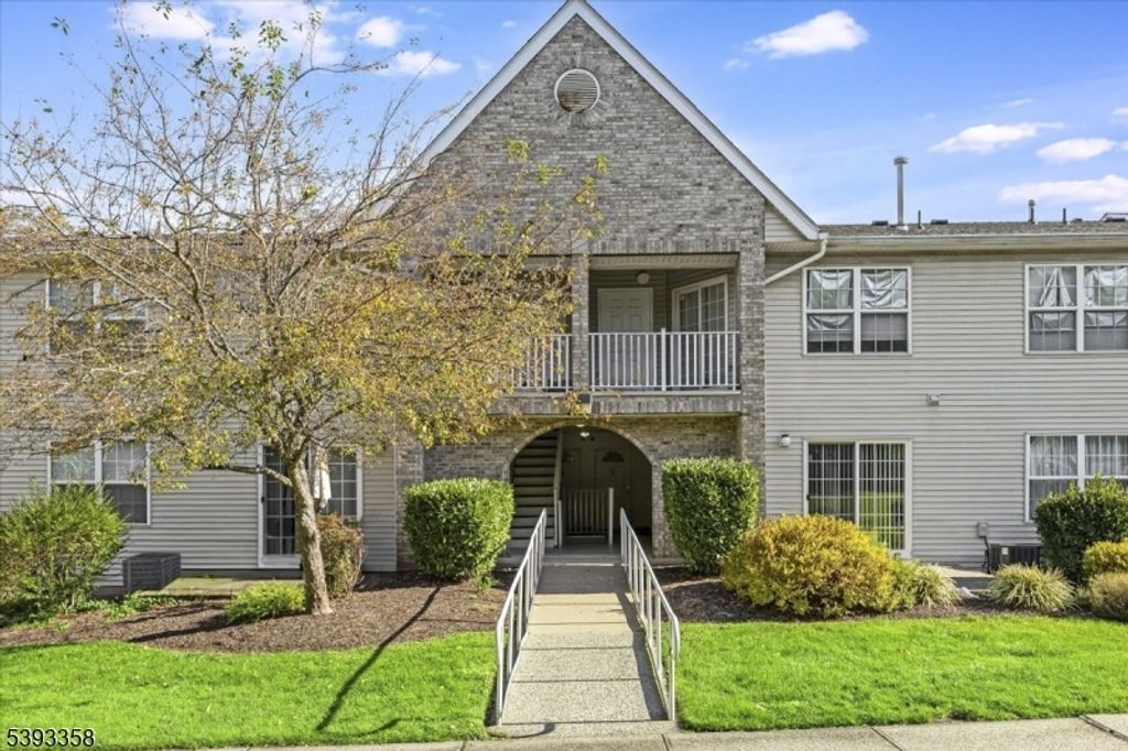 13 Parkside Ct, Wayne Twp., NJ 07470