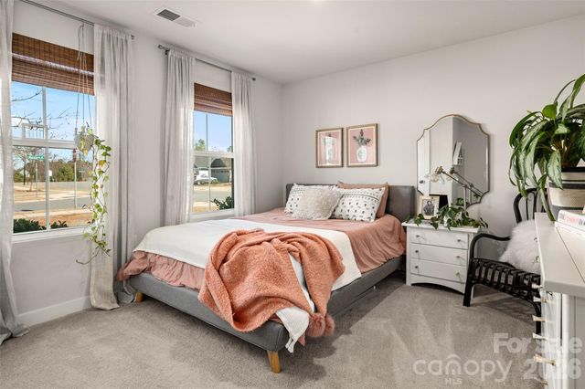 4246 Mackinnon Drive, Charlotte, NC 28214