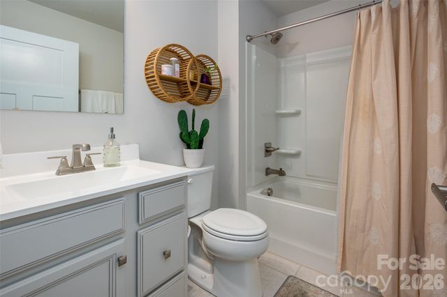 4246 Mackinnon Drive, Charlotte, NC 28214