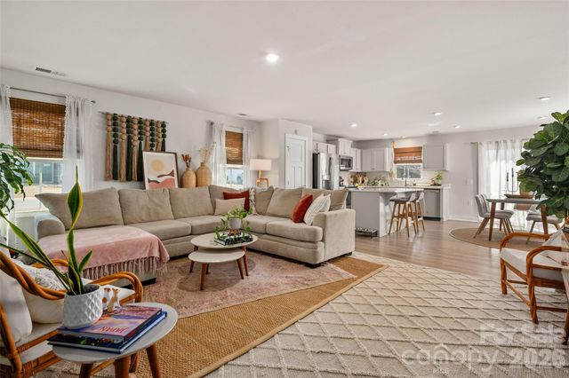 4246 Mackinnon Drive, Charlotte, NC 28214